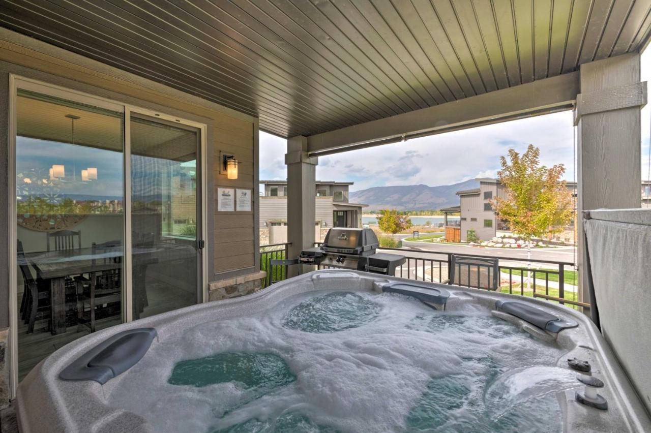 Modern Huntsville Resort Retreat With Deck And Hot Tub Екстериор снимка